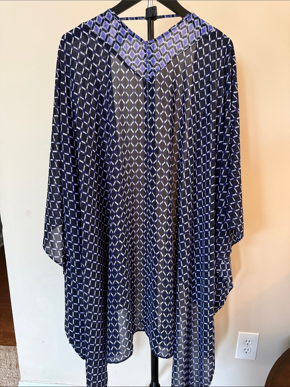Catherines Purple and White Geometric Print Top - Picture 5 of 7